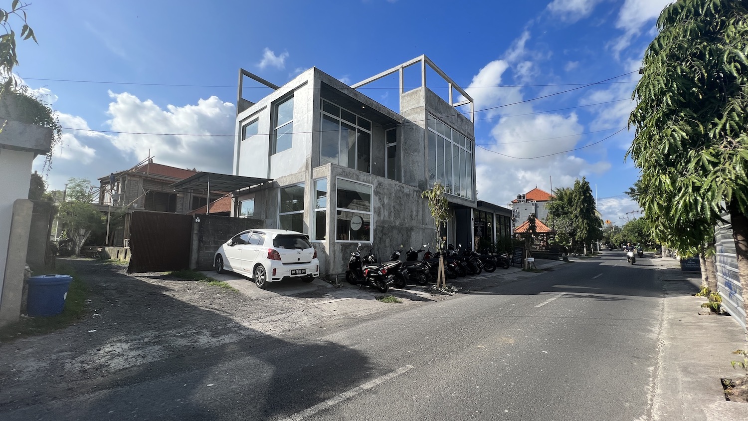 Pererenan office building lease 1